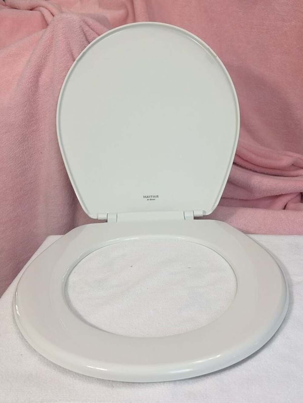 Mayfair by Bemis Round White Toilet Seat with Cover and Hardware